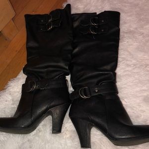 Like new black boots